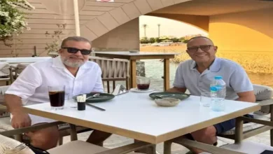 صورة شريف منير وأشرف عبد الباقي يستعدان لحفل افتتاح الجونة السينمائي
