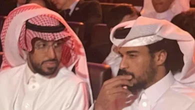 صورة قبل إعلان النتيجة.. أكرم عفيف يعلن الفائز بأفضل لاعب في آسيا