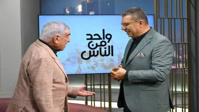 صورة عمرو الليثي وزاهي حواس في “واحد من الناس”.. أسرار لعنة الفراعنة تُكشف
