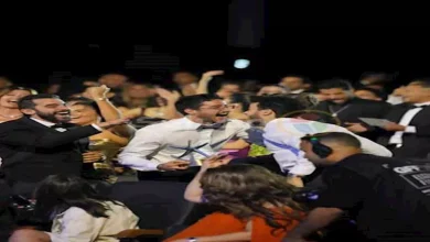 صورة رقص أحمد مالك في مهرجان الجونة بعد الفوز بجائزة أحسن ممثل.. صور