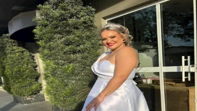 صورة عروس تصل إلى زفافها في سيارة جنازة.. والسبب غريب