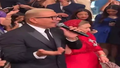 صورة بسبب سيدة مسنة.. عمرو دياب يتصدر التريند في حفل زفاف.. ماذا حدث؟