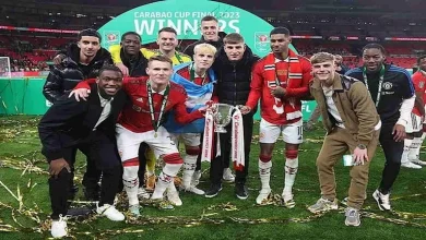 صورة منتحرا.. وفاة والد لاعب مانشستر يونايتد