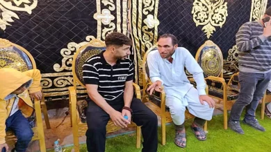 صورة محمد ربيعة يتقدم عزاء والده بمسقط رأسه في كفر الشيخ – صور