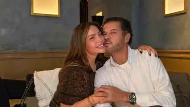 صورة “رومانسية وقبلة على الخد”.. راغب علامة يحتفل بعيد ميلاد زوجته
