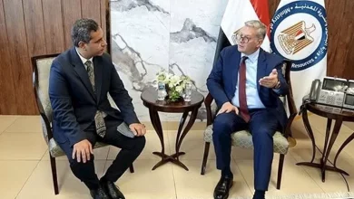 صورة وزير البترول يبحث مع ماريدايف فرص التوسع في إنتاج وتنمية الحقول المتقا