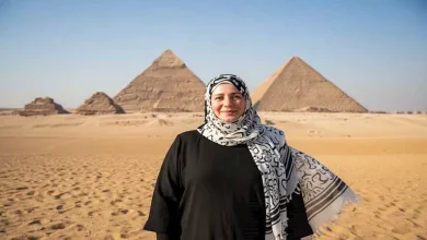 صورة عبلة كامل أمام الأهرامات قبل افتتاح المتحف المصري الكبير.. ما القصة؟
