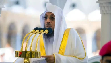 صورة خطيب المسجد الحرام يحذر من الفُجر في الخصومة: الألدُّ الخصم أبغضُ الرج