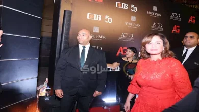 صورة بفستان أحمر.. إلهام شاهين في افتتاح مسرحية “أم كلثوم” بحضور نجوم الفن