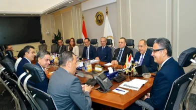 صورة مباحثات بين وزير التموين وأورانج مصر لتعزيز التحول الرقمي في مشروع “كا