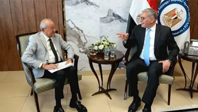 صورة مباحثات  بين  وزير البترول و” نجيب ساويرس” لتعزيز استثمارات الذهب في م