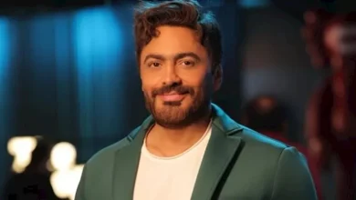 صورة بالفيديو.. تامر حسني يمازح أسماء جلال ويفاجئها بلعبة “الساحر”
