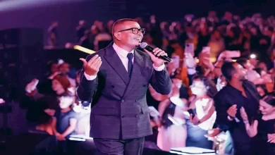صورة في عيد ميلاده الـ 64 .. ماذا قال عمرو دياب عن المرأة ؟
