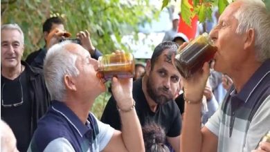 صورة تركي يبتلع كيلو عسل في دقيقتين.. ويشعل «السوشيال ميديا»  أخبار السعودية