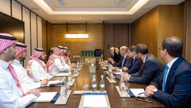 صورة المسحل يلتقي رئيس الاتحاد الإسباني في جدة  أخبار السعودية