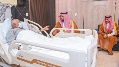 صورة أمير جازان يطمئن على صحة الأديب إبراهيم مفتاح  أخبار السعودية