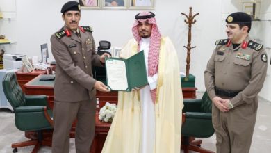 صورة نائب أمير نجران يكرّم قائد أمن الطرق بالمنطقة بمناسبة انتهاء فترة عمله  أخبار السعودية