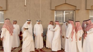 صورة آل بقشان يستقبلون المعزين في فقيدهم  أخبار السعودية