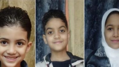 صورة مصر: الأب يفجر مفاجأة في جنازة الأم والأطفال الثلاثة ضحايا حادثة «فيصل»  أخبار السعودية