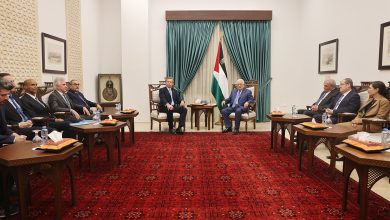 صورة خلال استقباله مسؤول أممي..عباس يدعو إلى دعم الأونروا والالتزم بتنفيذ خطة ترامب