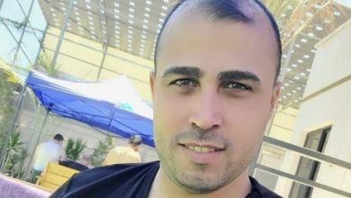 صورة استشهاد الصحفي محمد المنيراوي وزوجته في قصف خيمته وسط القطاع