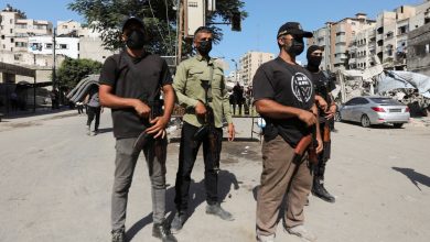 صورة حصر الدمار يتواصل… وأمن «حماس» يوسّع انتشاره في قطاع غزة ويبدأ بملاحقة مجموعات مسلحة وعشائر ساعدت إسرائيل