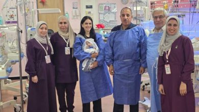 صورة | نجاح عملية نوعية لطفل خديج يعاني من تشوه خلقي نادر بمستشفيات البشير