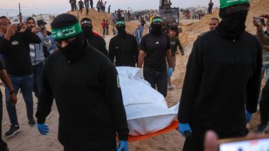 صورة | أبو زيد يكشف مفاجأة حرب الذكاء الاصطناعي وراء أقنعة وقفازات القسام ..فيديو