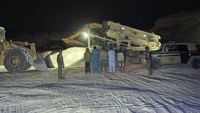 صورة ضبط 5 مقيمين من باكستان والهند والصومال واليمن لاستغلالهم الرواسب في منطقة الرياض
