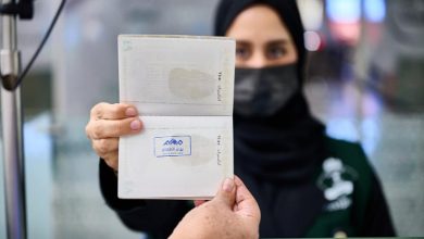 صورة “الجوازات” تطلق ختمًا خاصًّا بمناسبة اليوم العالمي للمعلّم 2025