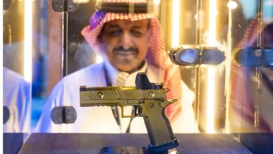 صورة إصدارات خاصة وفريدة من الأسلحة العالمية بمعرض الصقور والصيد السعودي الدولي 2025