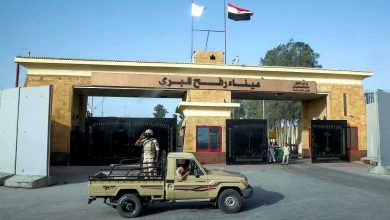 صورة فتح معبر رفح أمام الراغبين في العودة إلى غزة يوم الاثنين