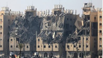 صورة الاحتلال الإسرائيلي يسلّم جثامين 15 أسيرًا فلسطينيًا من قطاع غزة