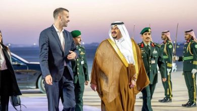 صورة رئيس وزراء الجبل الأسود يصل إلى الرياض وفي مقدمة مستقبليه نائب أمير الرياض