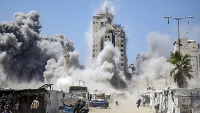 صورة الاحتلال الإسرائيلي ينسف مباني سكنية في الزيتون والشجاعية بقطاع غزة