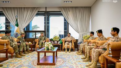صورة  رئيس الجهاز العسكري يبحث أوجه التعاون مع كبير مسؤولي الدفاع بالسفارة الأمريكية