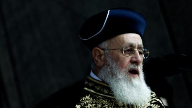 صورة حاخام الدولة العبرية الأكبر يهدد: سوف نغادر إسرائيل