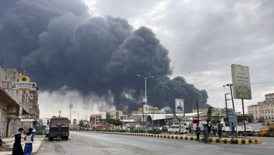 صورة شهداء ومصابون جرّاء استهداف الاحتلال الاسرائيلي مركبة مدنية شرق مدينة غزة