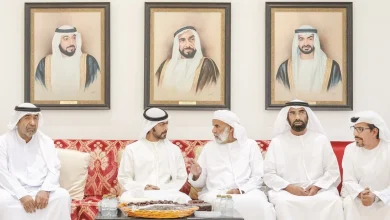 صورة خليفة بن طحنون بن محمد يقدم واجب العزاء في وفاة سهيل محمد العامري