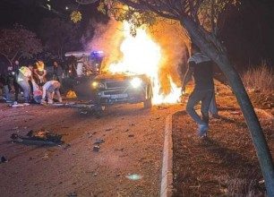 صورة 4 شهداء واصابة ثلاثة بجروح خطيرة بغارة إسرائيلية استهدفت سيارة في قضاء “النبطية”