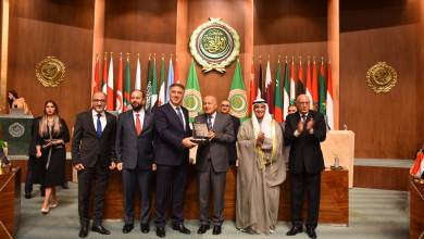 صورة الجامعة العربية ووزراء الإعلام العرب يكرمون الوزير عساف تقديرا للمكانة المهمة التي وصل إليها الإعلام الرسمي