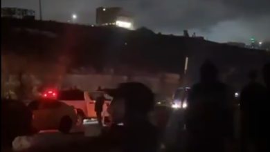 صورة مستوطنون يهاجمون مواطنين غرب رام الله واصابة مواطنة في دورا