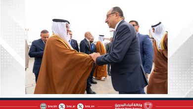 صورة سمو ولي العهد رئيس مجلس الوزراء يغادر جمهورية مصر العربية عائداً إلى أرض الوطن بعد أن حضر نيابة عن جلالة الملك المعظم حفل افتتاح المتحف المصري الكبير