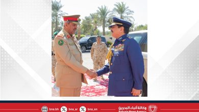 صورة جلالة الملك المعظم القائد الأعلى للقوات المسلحة يتفضل بزيارة القيادة العامة لقوة دفاع البحرين