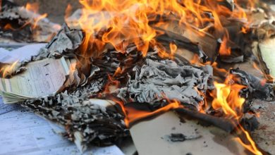 صورة الأحوال المدنية تتلف وثائق مزورة قادمة من مناطق الحوثيين وتعزز إجراءات حماية الهوية الوطنية