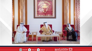 صورة جلالة الملك المعظم يستقبل رئيس وأعضاء مجلس إدارة جمعية الصحفيين البحرينية
