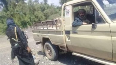 صورة كمين مسلح يستهدف قيادياً حوثياً في إب وإصابة عدد من مرافقيه