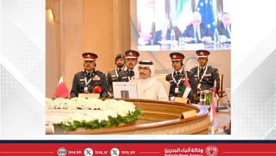 صورة خلال مشاركته في الاجتماع السادس لوزراء الداخلية بالدول الأعضاء في التحالف الأمني الدولي.. وزير الداخلية يعرب عن شكره وتقديره للفريق سمو الشيخ سيف بن زايد لحضور سموه للتمرين الميداني الأول لدول التحالف في البحرين