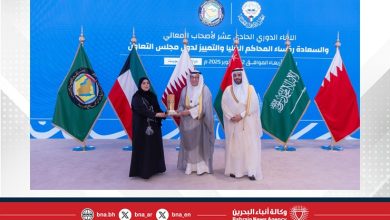 صورة موظفة بوزارة العدل والشؤون الإسلامية والأوقاف تحصد جائزة التميز الإداري في المحاكم العليا بدول التعاون