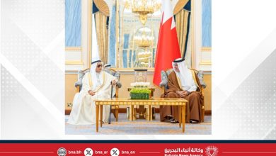 صورة ما يقدمه الأطباء البحرينيون من عطاءٍ متواصل وأداءٍ متفانٍ في مختلف ميادين القطاع الصحي يجسد أسمى معاني المسؤولية الوطنية ويعكس صورة مشرفة لكوادر الوطن المخلصة